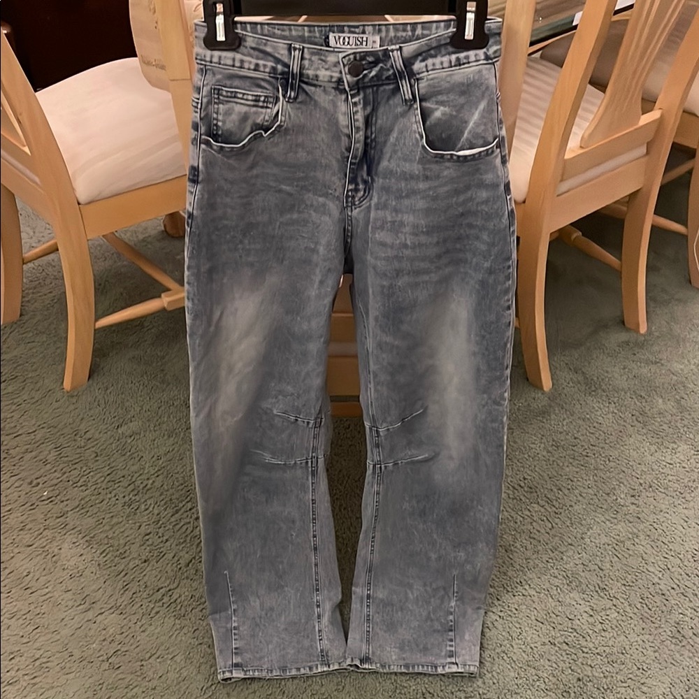 NWOT VOGUISH Blue Barrel Cut Jeans with Classic Style
